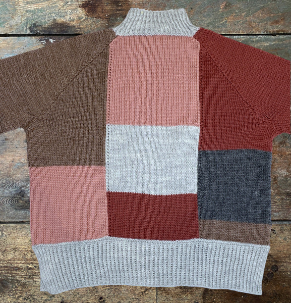 Strikkeopskrift ternet sweater Vital 100% uld Hjertegarn strikket på pind 4 brug dine gode garnrester sweater i mange farver strikket i felter i mange 