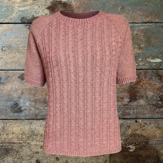 Strikkeopskrift Vibe Sommer sommerbluse med snoninger rosa sommerbluse med kort ærme strikket på pind 3
